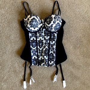 Corset Lingerie w/Garters - 36C - Sexy - Floral - Black & White